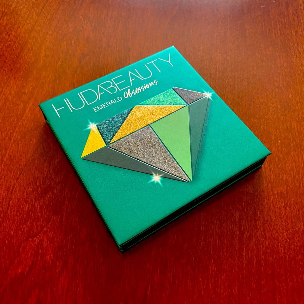 Huda Beauty Emerald Obsessions Palette
